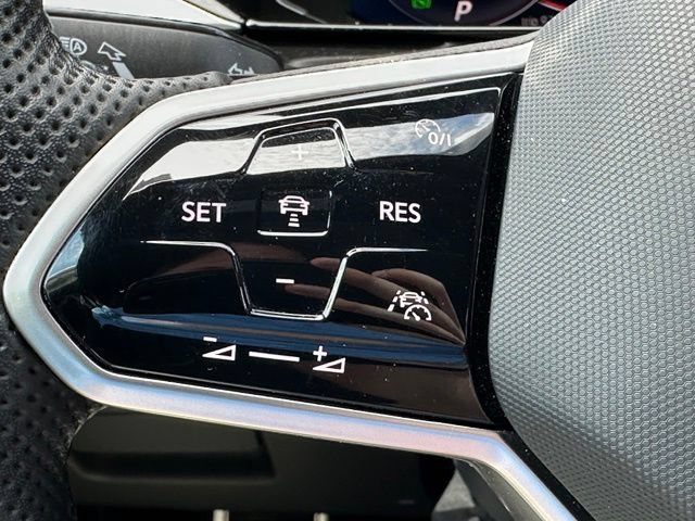 Used 2023 Volkswagen Arteon SEL Premium AWD/4WD image 16