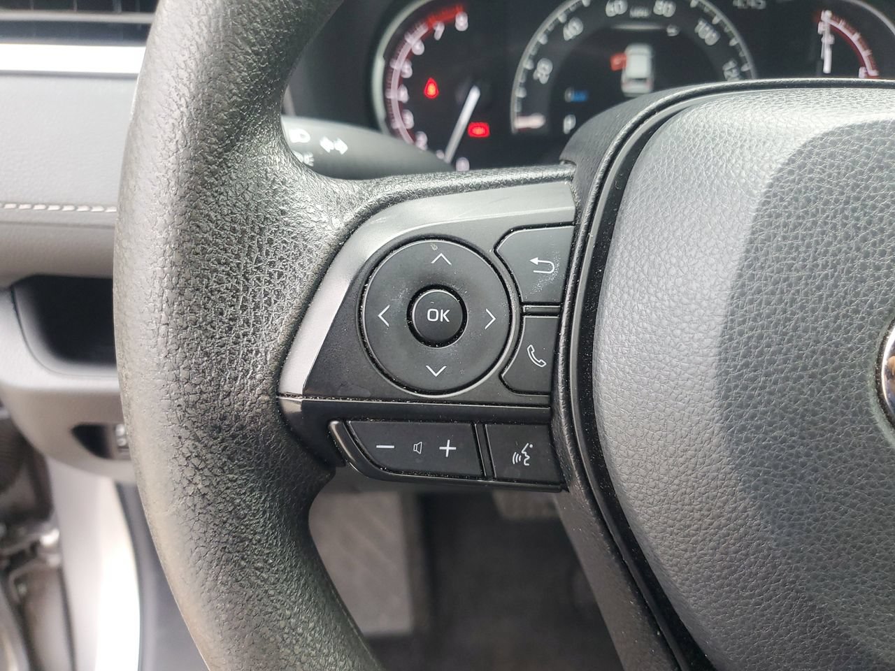 Used 2024 Toyota RAV4 LE FWD image 18