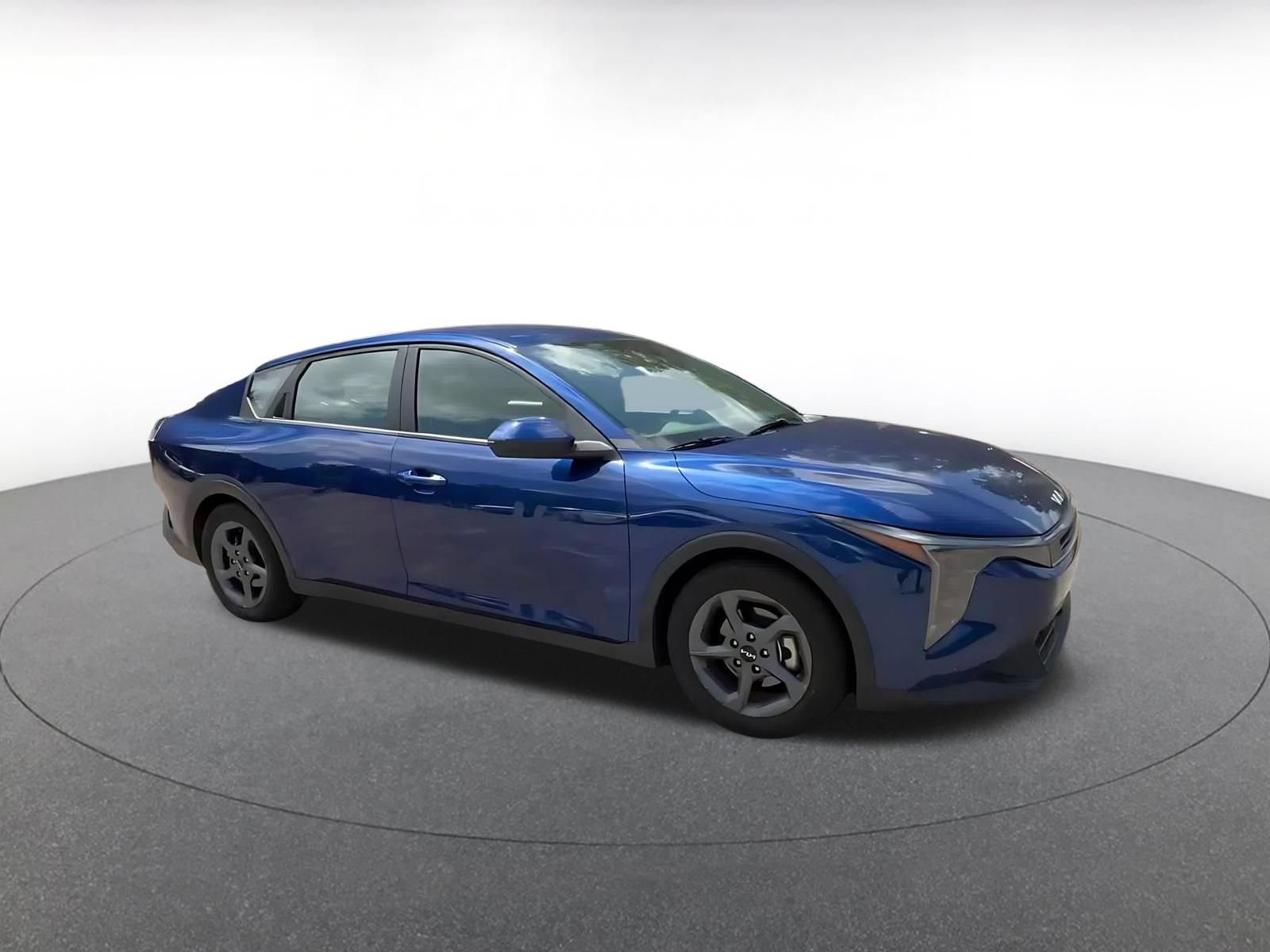 Used 2025 Kia K4 FWD image 2