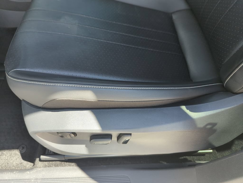 Used 2024 Volkswagen Tiguan SE FWD image 35