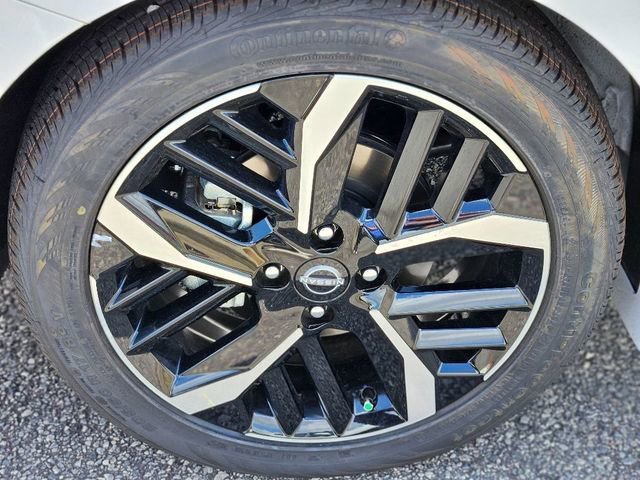 New 2025 Nissan Versa SR w/ Trunk Package image 7