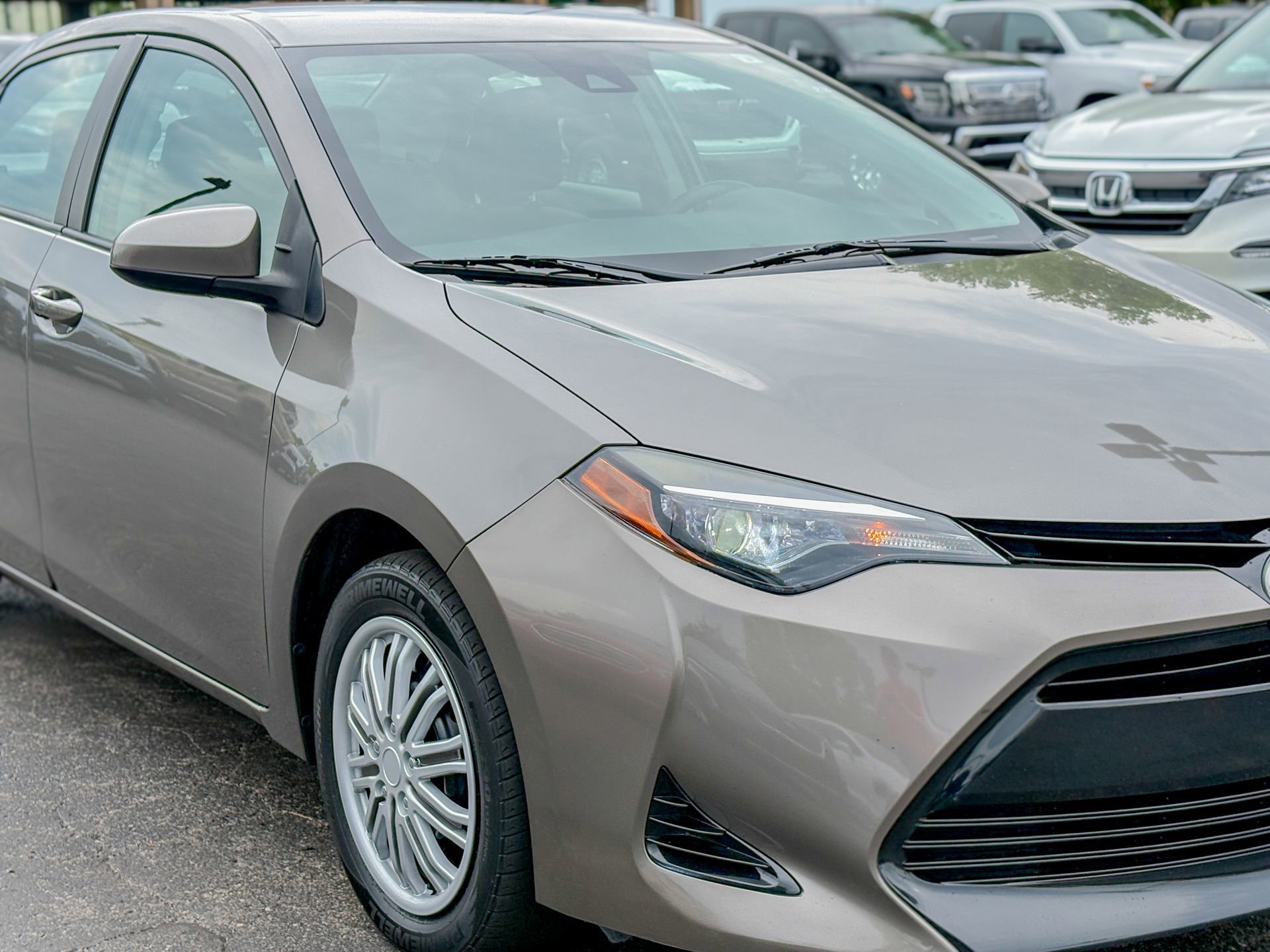 Used 2018 Toyota Corolla LE FWD image 3