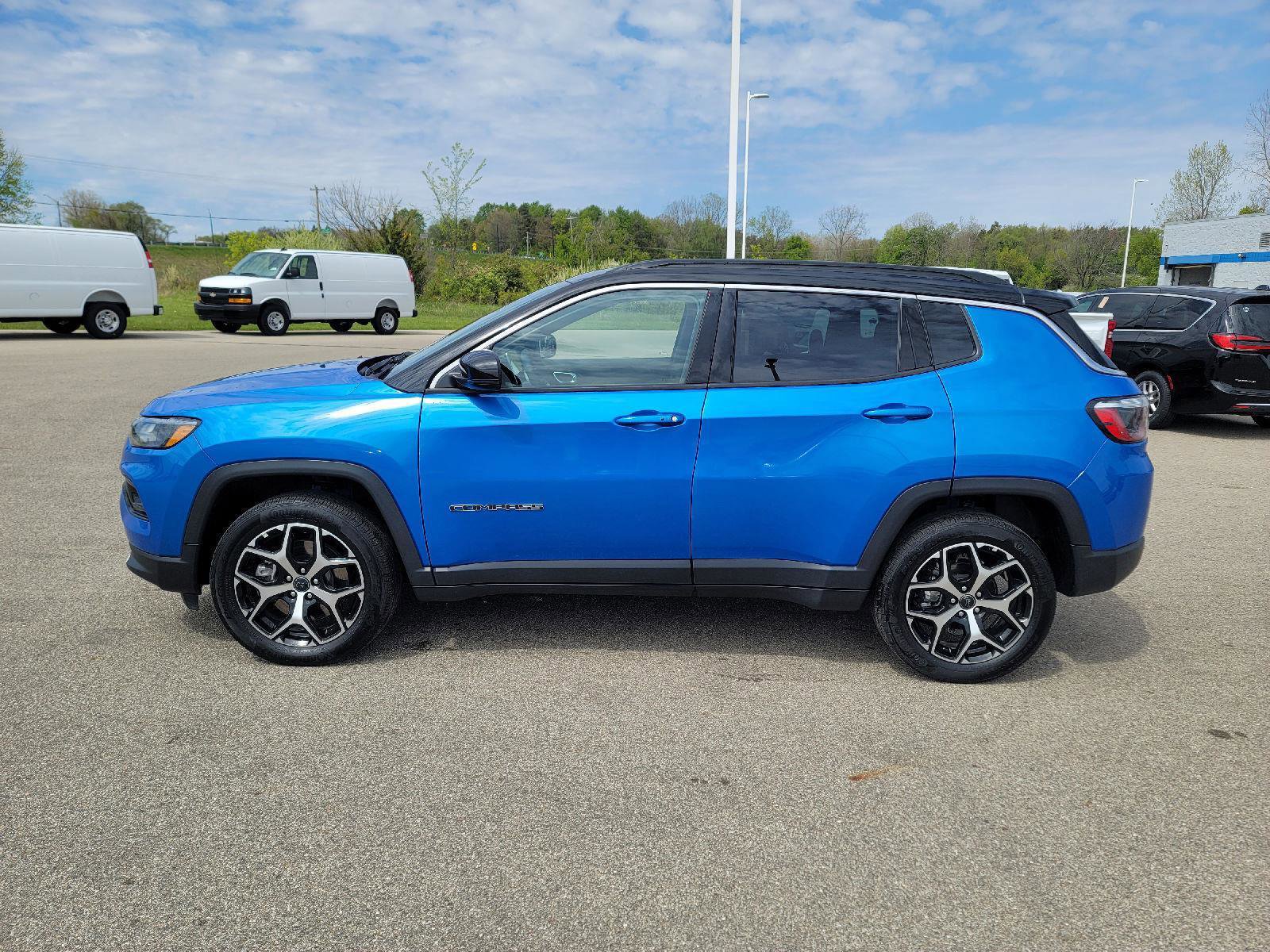 Used 2025 Jeep Compass Limited AWD/4WD image 2