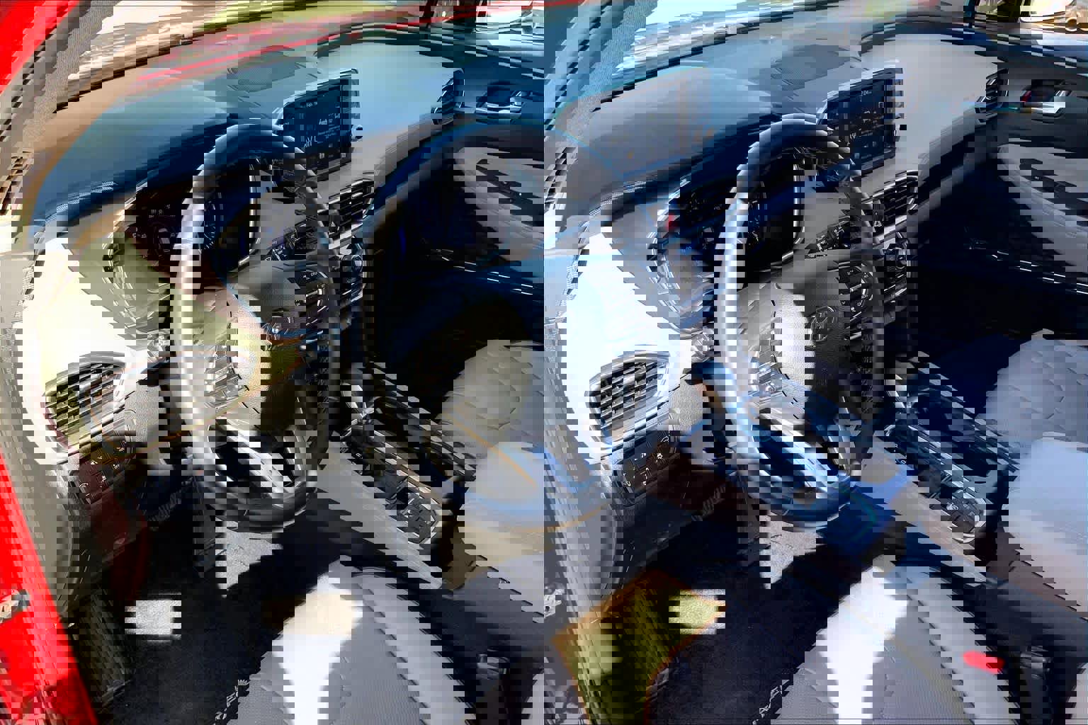 Used 2019 Hyundai Santa Fe Limited w/ Cargo Package image 16