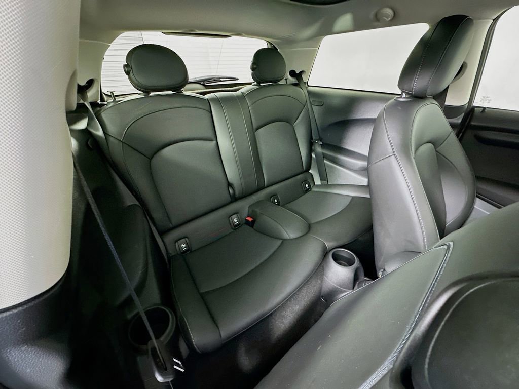 Used 2021 MINI Cooper 2-Door Hardtop w/ Storage Package image 26