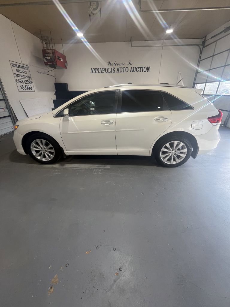 Used 2015 Toyota Venza XLE image 1