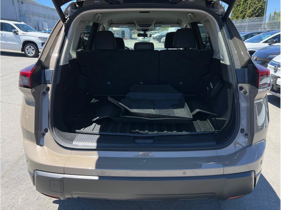 Used 2025 Nissan Rogue SV AWD/4WD image 5