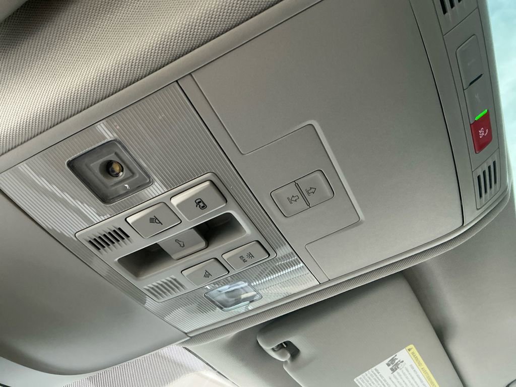 New 2025 Volkswagen Taos SEL image 25