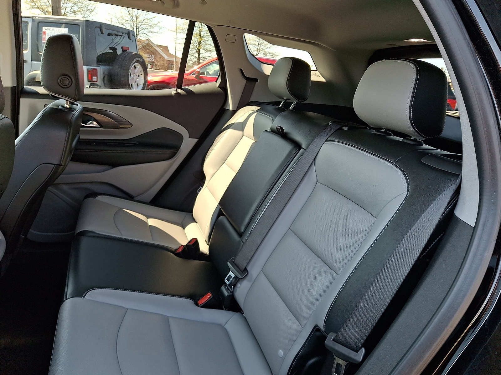 Used 2024 GMC Terrain SLT FWD image 11