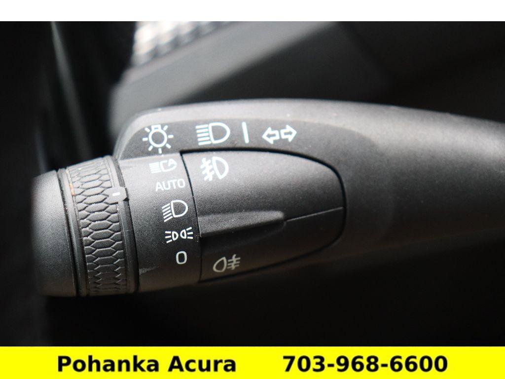 Used 2022 Volvo XC40 T5 R-Design w/ Advanced Package image 10