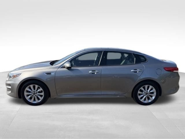 Used 2018 Kia Optima EX w/ Premium Package FWD image 2