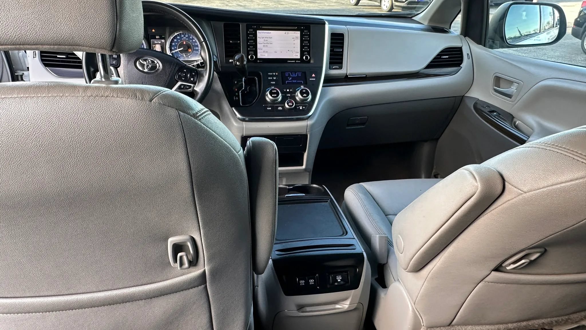 Used 2019 Toyota Sienna XLE w/ Protection Package FWD image 16