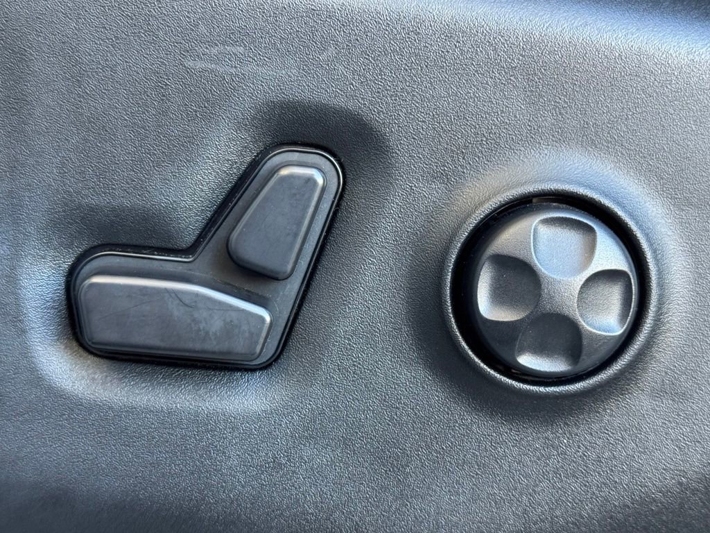 Used 2023 Chrysler Pacifica Touring-L image 20