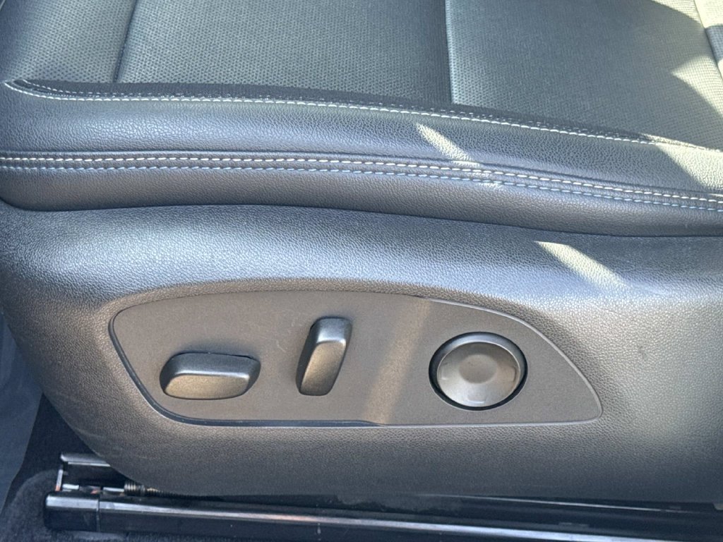 Used 2024 Chevrolet Equinox EV LT w/ LPO, Blackout Package FWD image 19