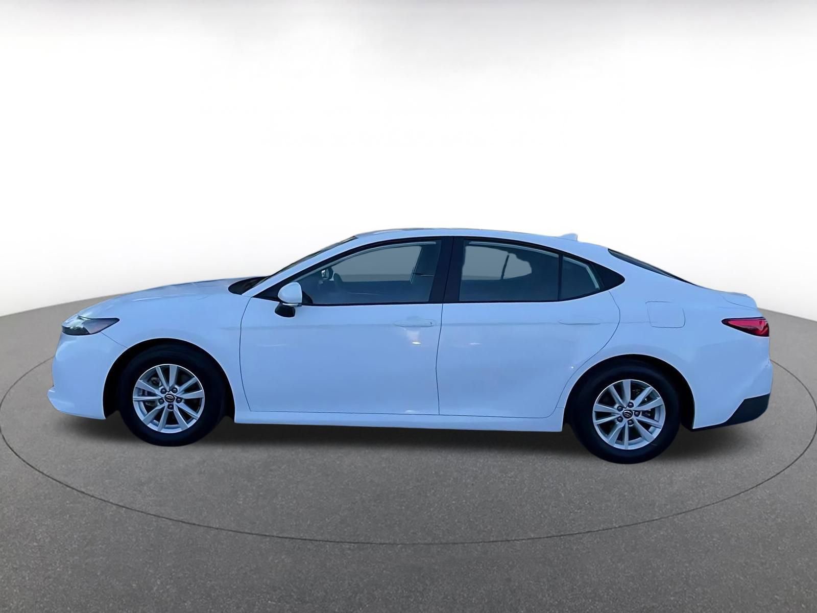 Used 2025 Toyota Camry LE image 8