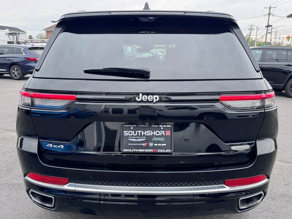 Used 2024 Jeep Grand Cherokee Summit AWD/4WD image 5
