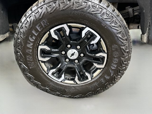 Used 2024 Chevrolet Silverado 1500 ZR2 w/ Technology Package AWD/4WD image 30