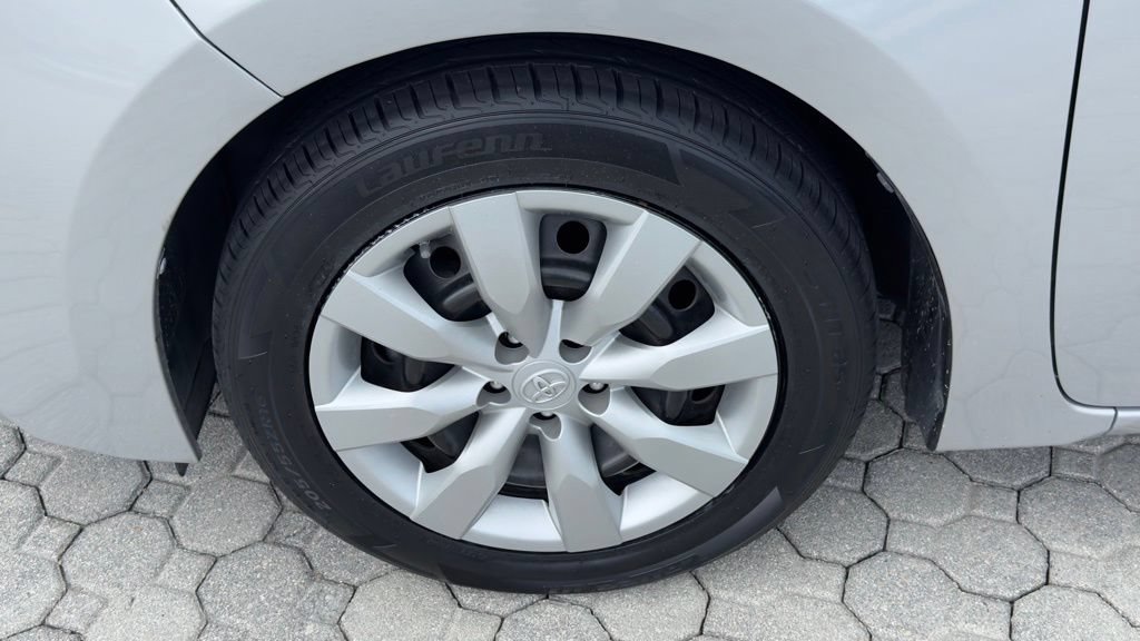 Used 2015 Toyota Corolla LE FWD image 18