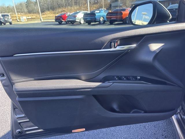 Used 2018 Toyota Camry XSE image 8