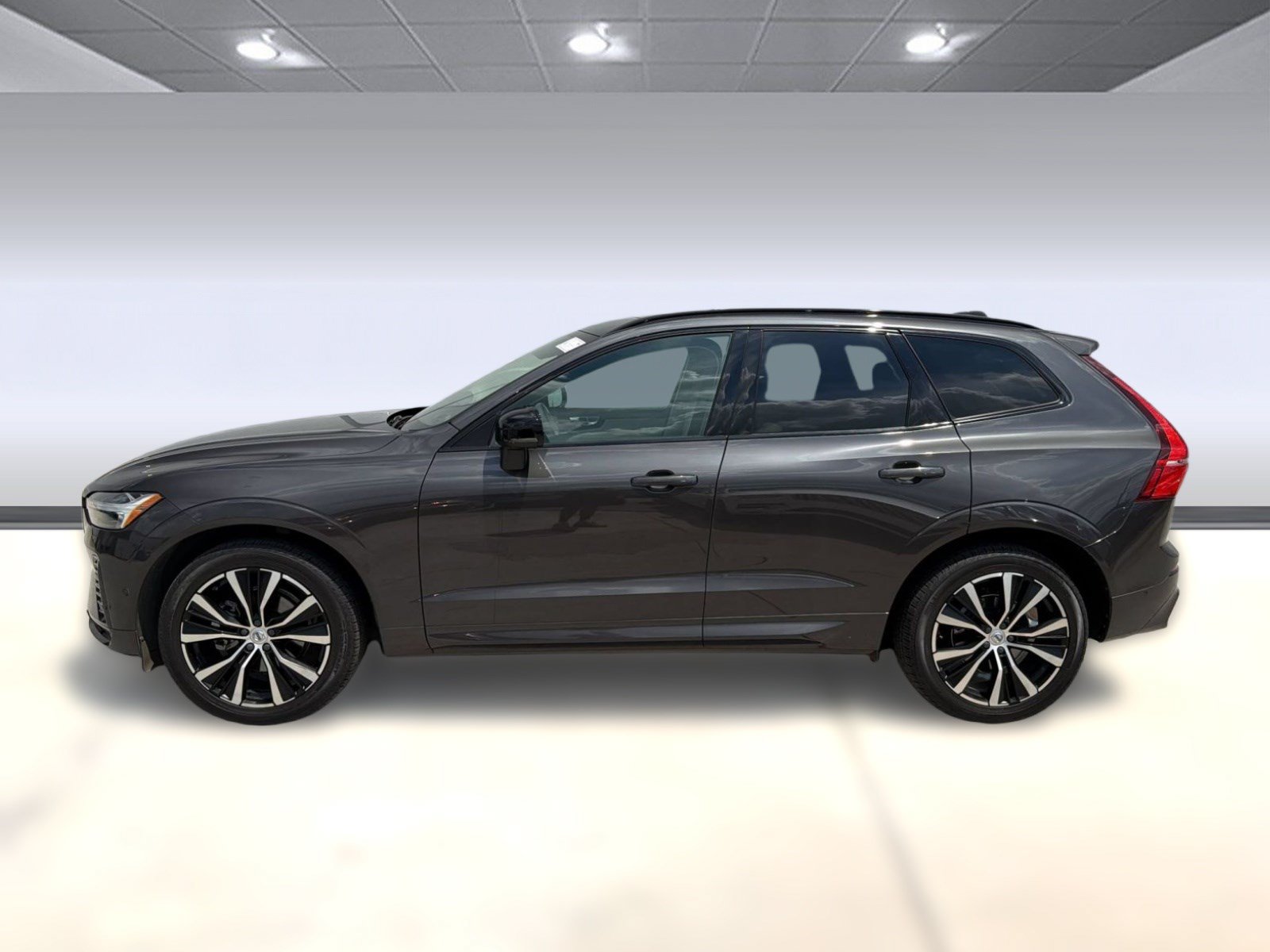 Used 2024 Volvo XC60 B5 Plus w/ Protection Package Premier AWD/4WD image 2