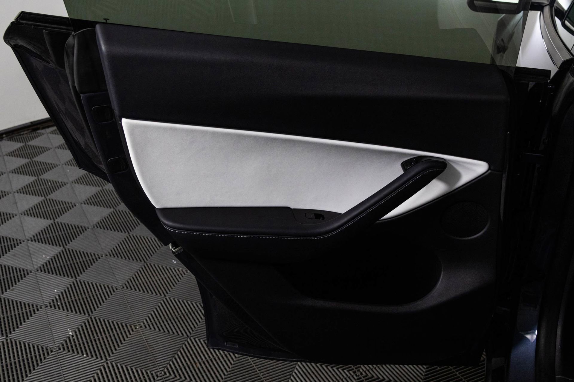 Used 2020 Tesla Model Y Long Range image 35