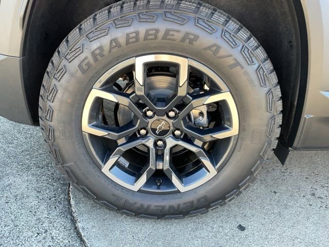 New 2026 Chevrolet Equinox ACTIV w/ Convenience Package III image 13