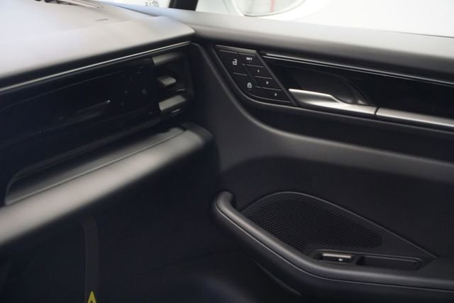 New 2026 Porsche Macan 4 Electric AWD/4WD image 22