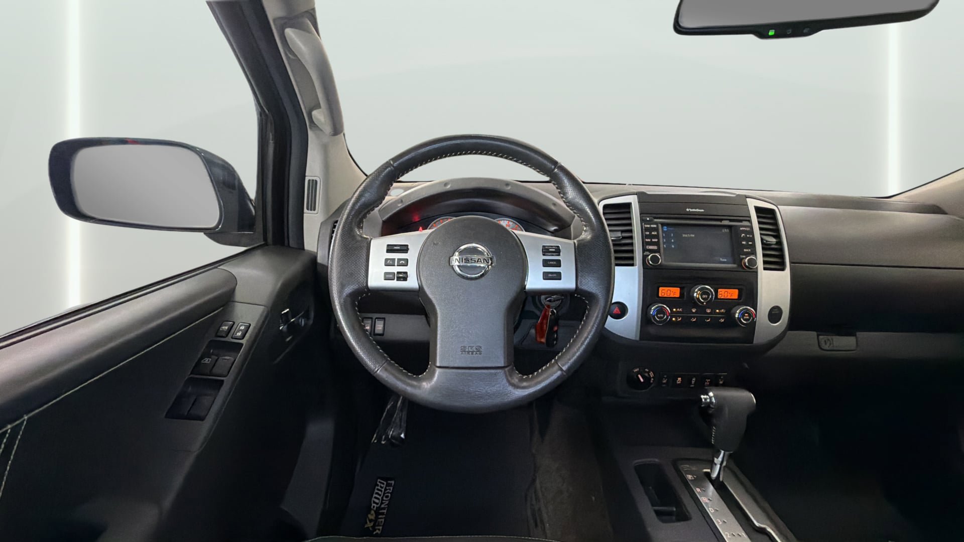 Used 2015 Nissan Frontier PRO-4X w/ Pro-4x Luxury Package AWD/4WD image 16
