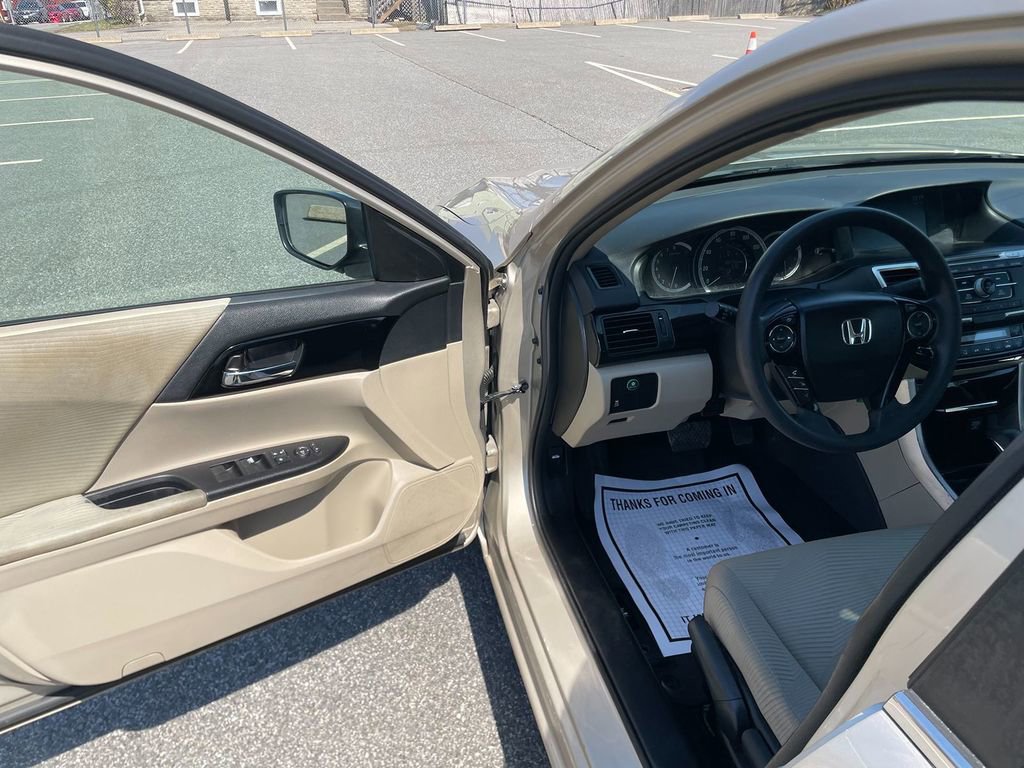Used 2017 Honda Accord LX image 10
