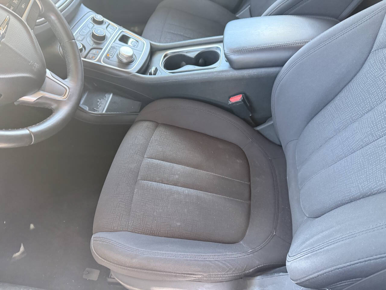 Used 2015 Chrysler 200 Limited w/ Convenience Group FWD image 9