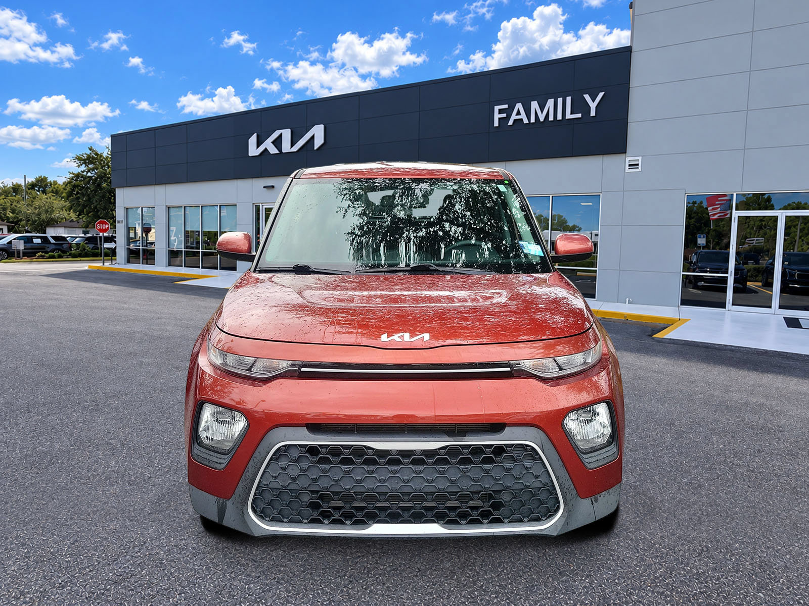 Certified 2022 Kia Soul LX FWD image 2