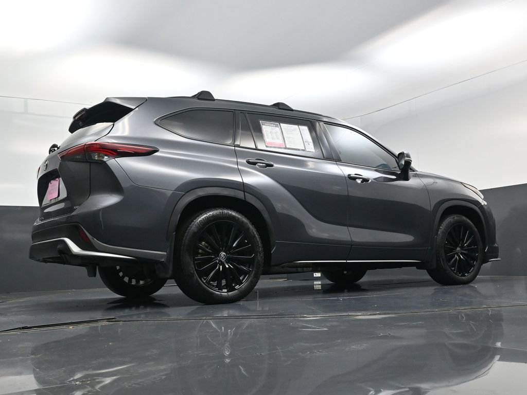 Used 2024 Toyota Highlander XSE FWD image 24