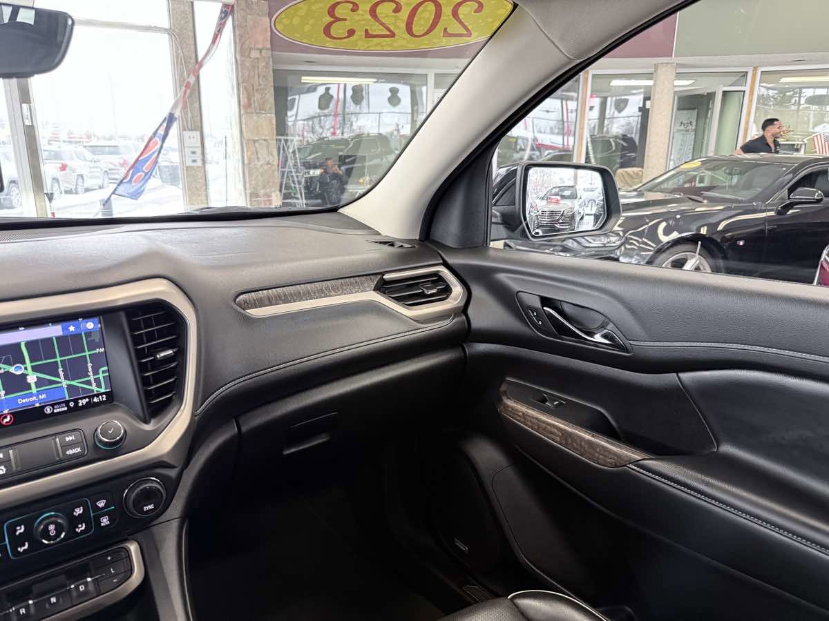 Used 2023 GMC Acadia Denali w/ Denali Ultimate Package AWD/4WD image 44