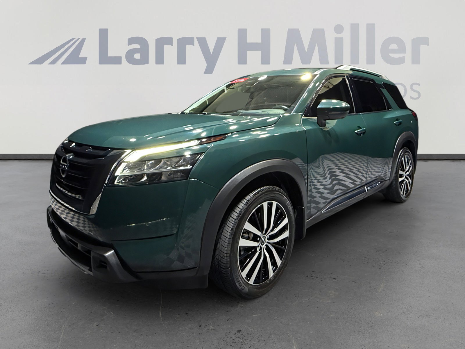 Certified 2023 Nissan Pathfinder Platinum image 1