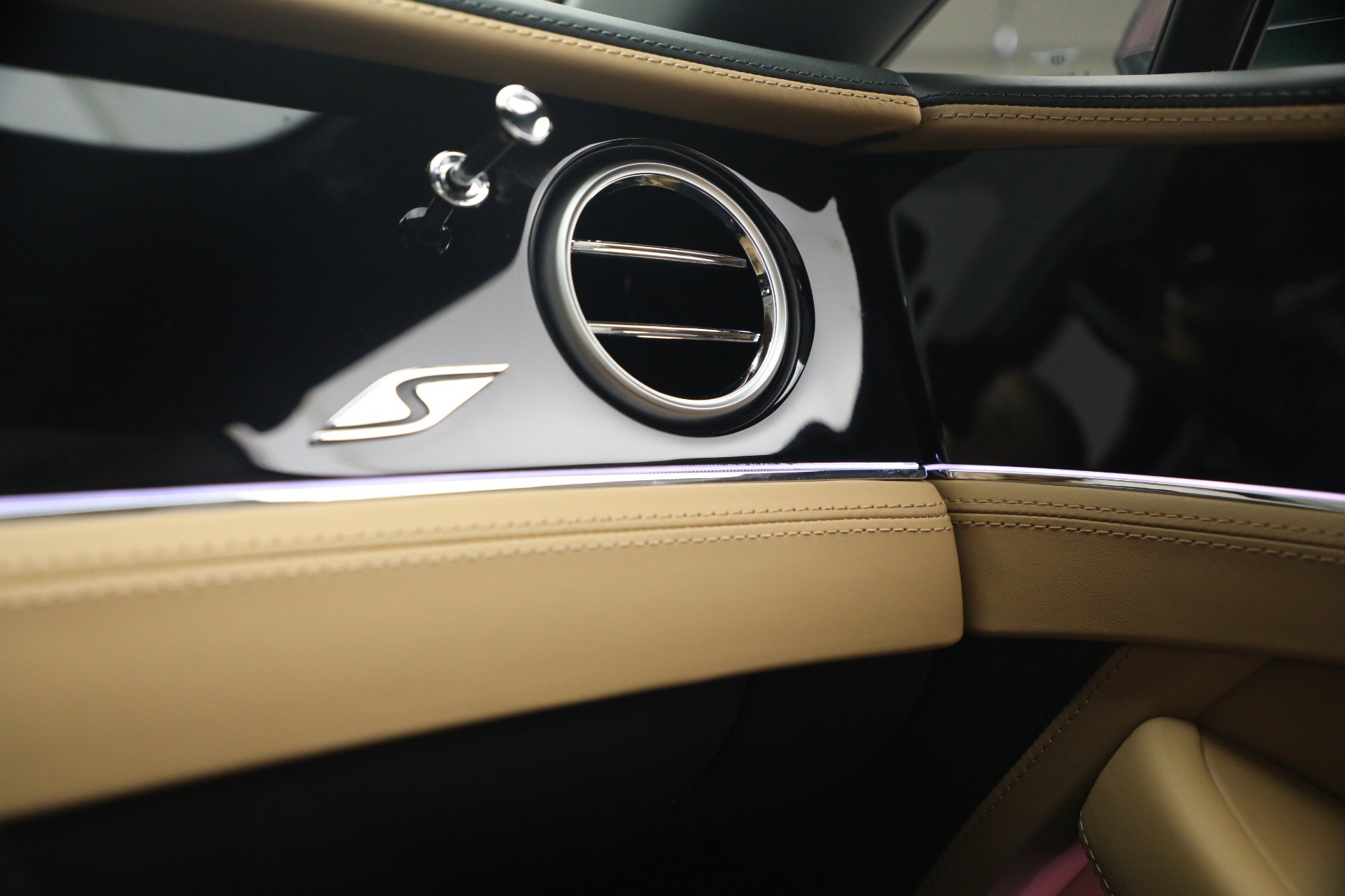 New 2026 Bentley Continental GTC AWD/4WD image 31