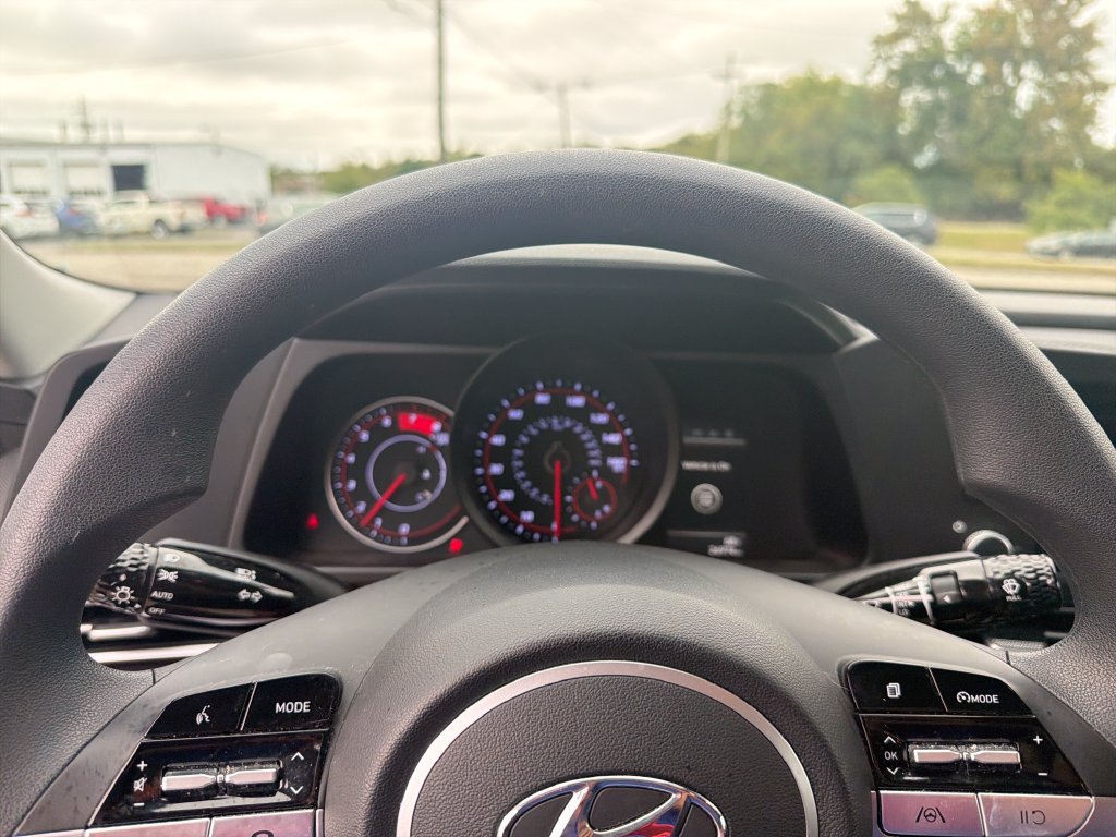 Used 2022 Hyundai Elantra SEL FWD image 18
