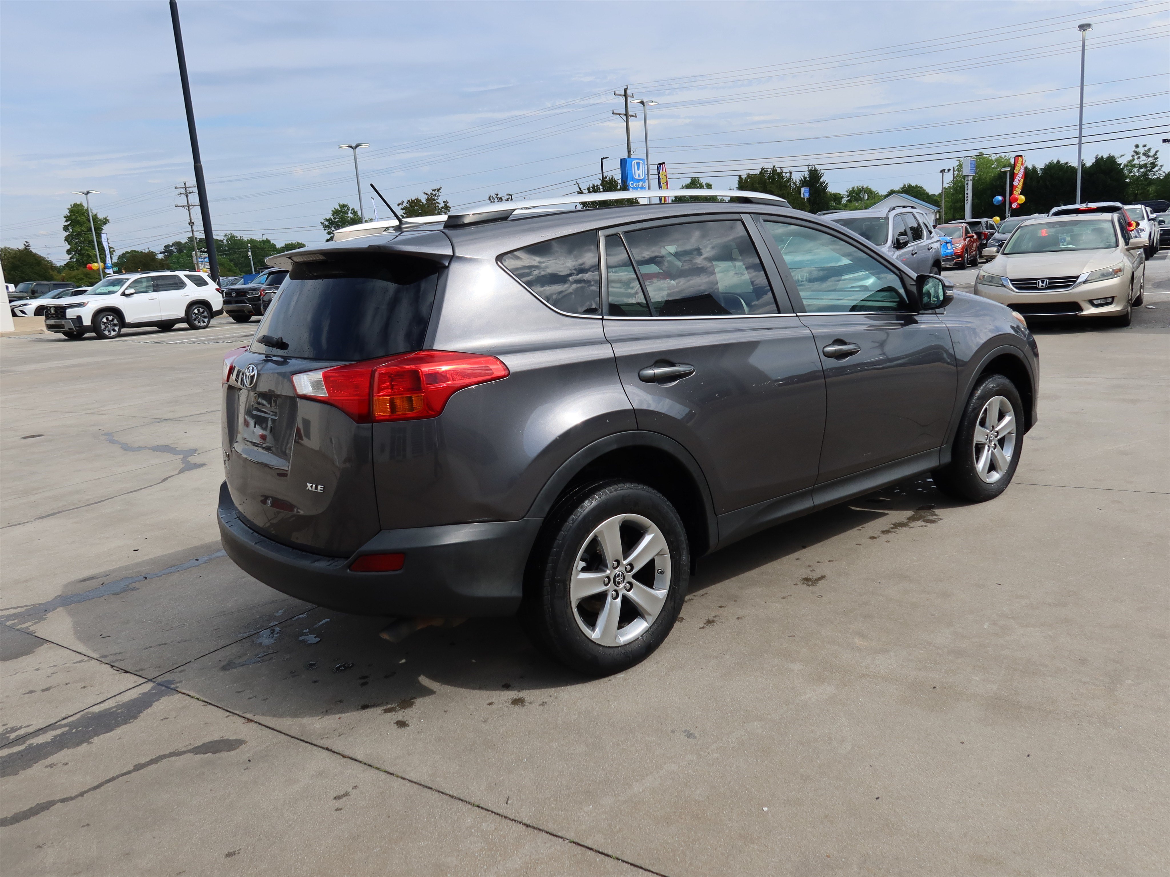 Used 2015 Toyota RAV4 XLE FWD image 4
