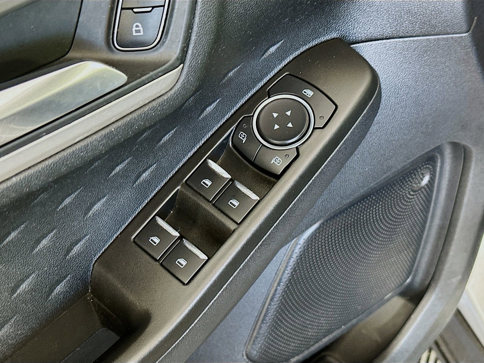 Used 2020 Ford Escape SE FWD image 17
