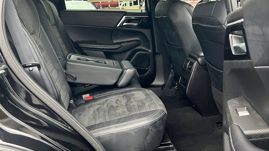 Used 2024 Mitsubishi Outlander SE image 15