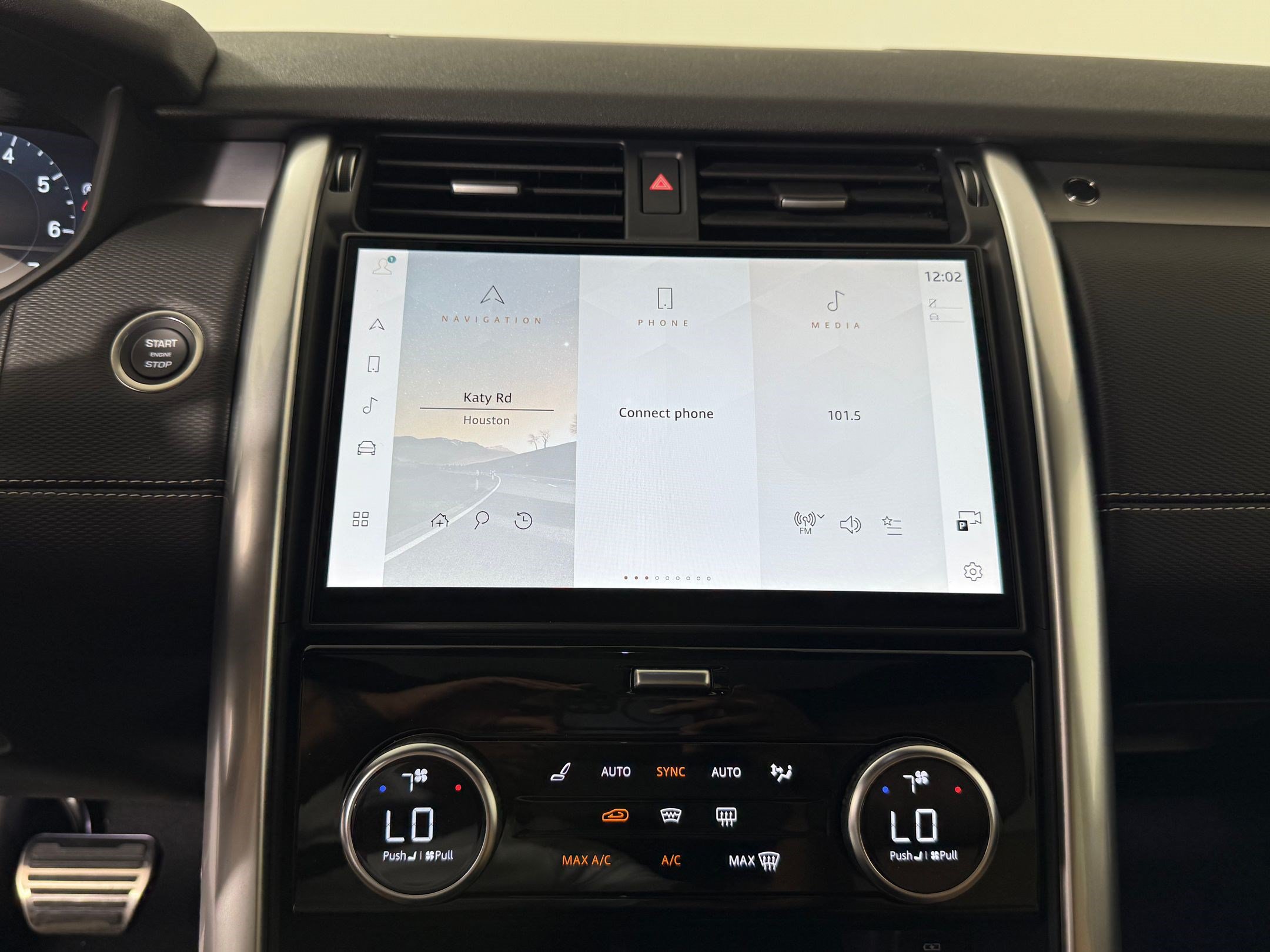 New 2026 Land Rover Discovery Limited Edition AWD/4WD image 18