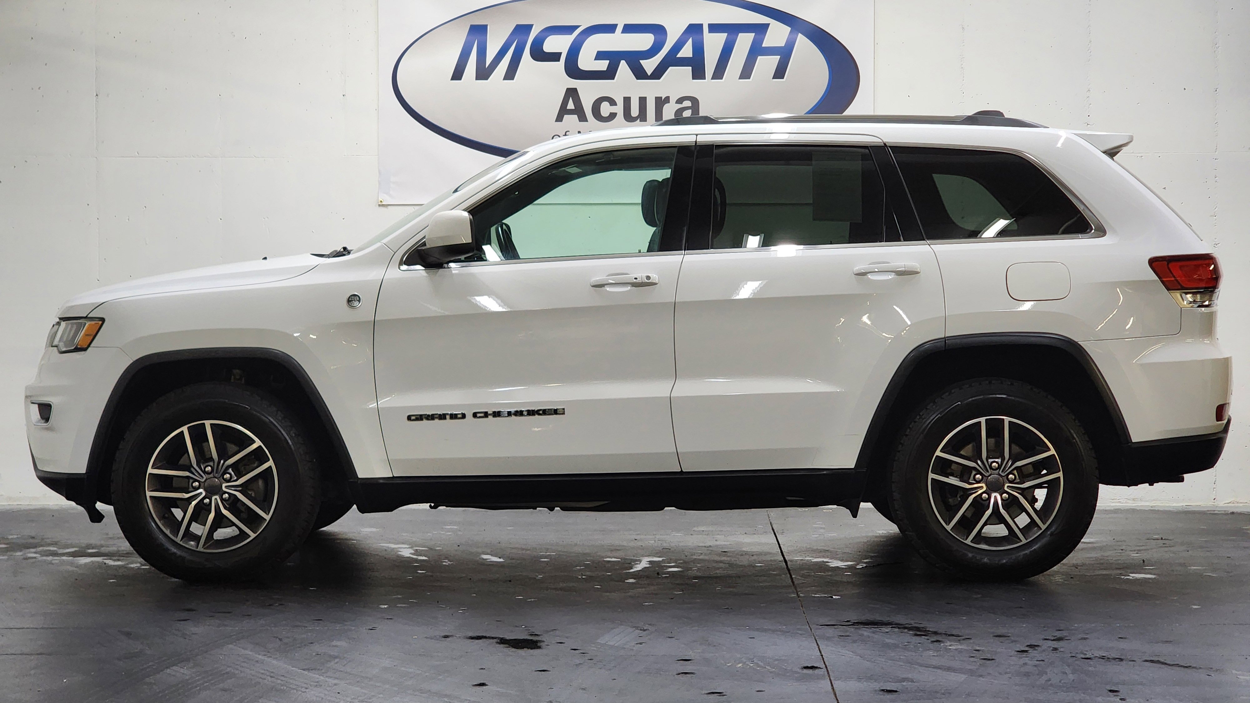 Used 2020 Jeep Grand Cherokee Laredo w/ Quick Order Package 2BN North image 9
