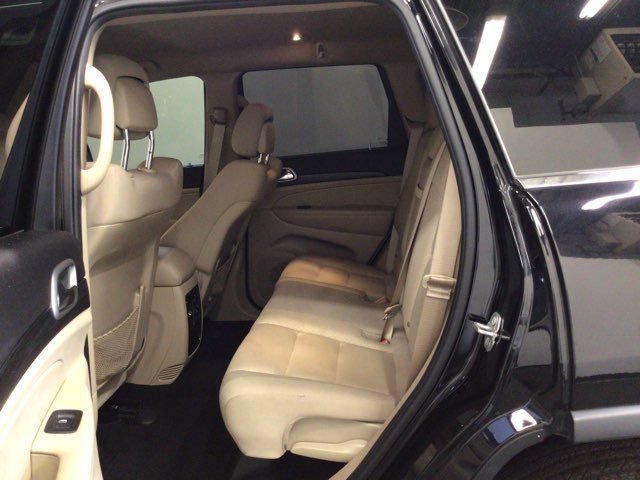 Used 2020 Jeep Grand Cherokee Laredo AWD/4WD image 22