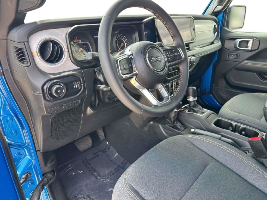 Used 2024 Jeep Wrangler Unlimited Sahara AWD/4WD image 23