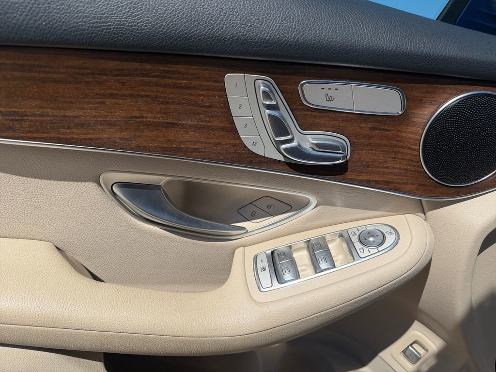 Certified 2022 Mercedes-Benz GLC 300 4MATIC w/ Premium Package Lite image 16