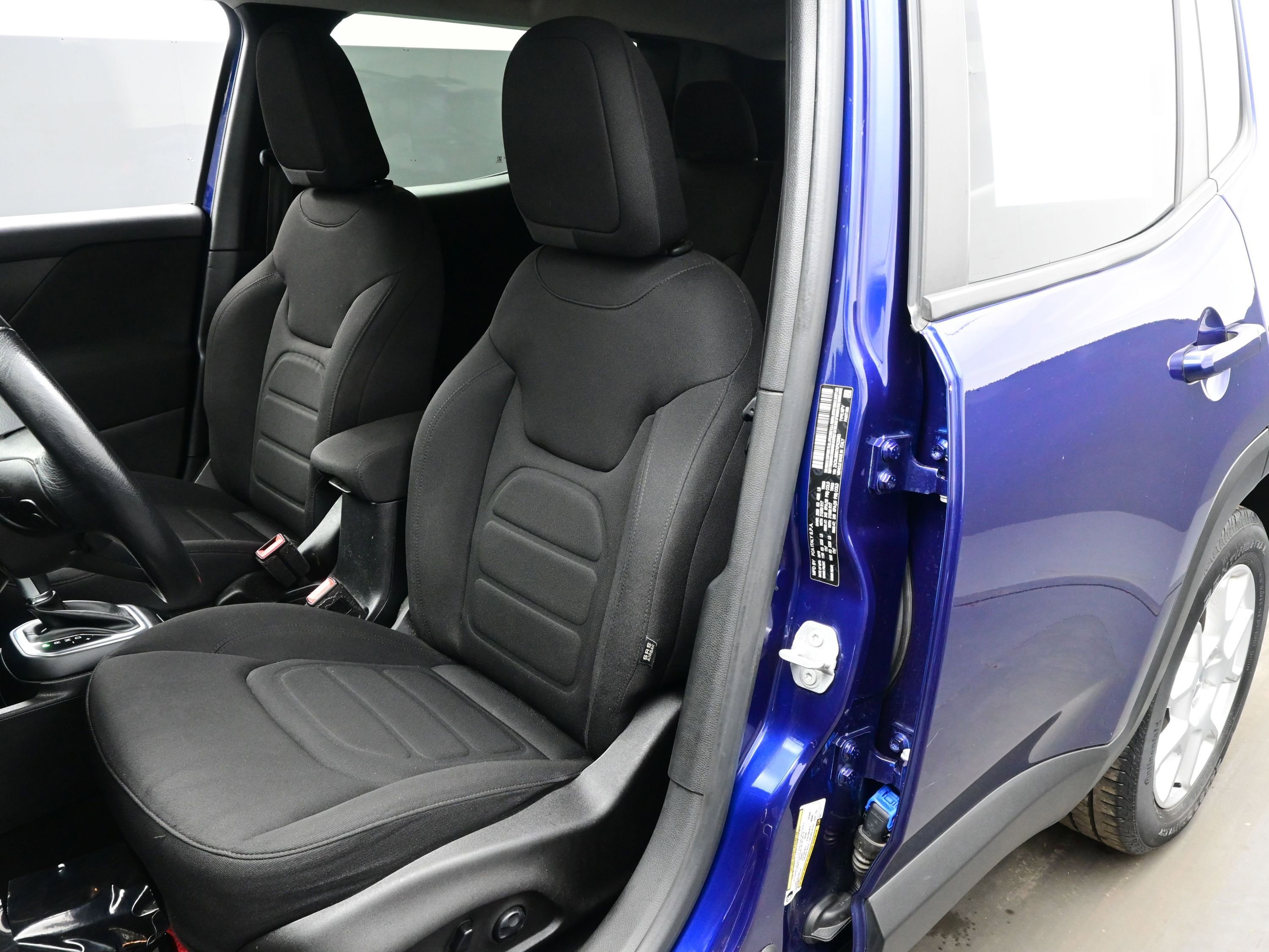 Used 2019 Jeep Renegade Latitude w/ Cold Weather Group image 12