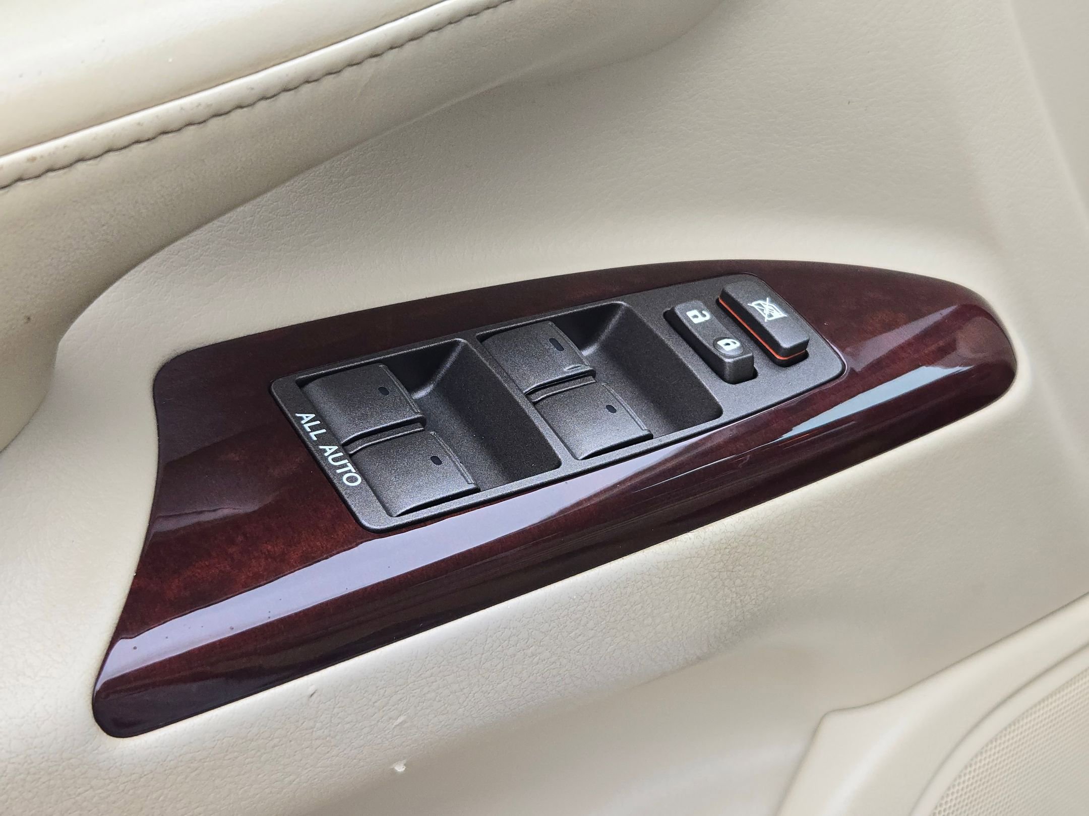 Used 2014 Lexus LX 570 4WD image 13