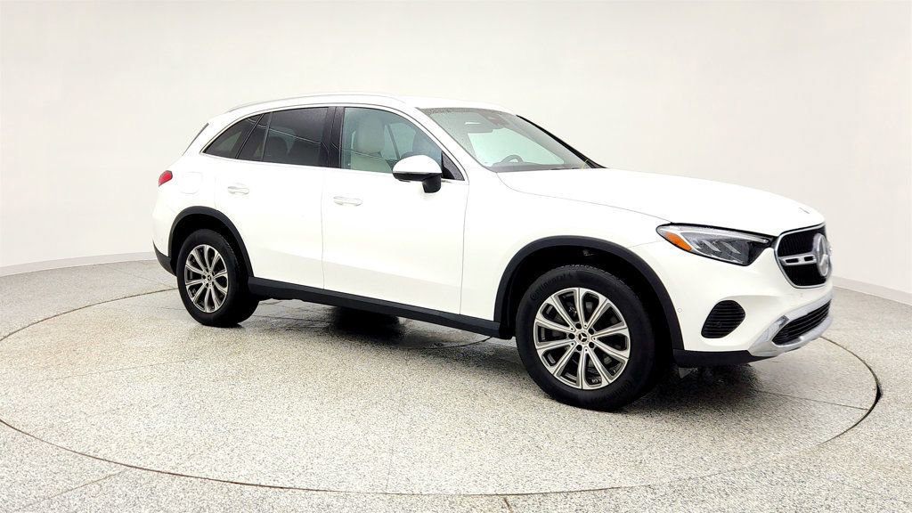 Used 2023 Mercedes-Benz GLC 300 4MATIC image 3