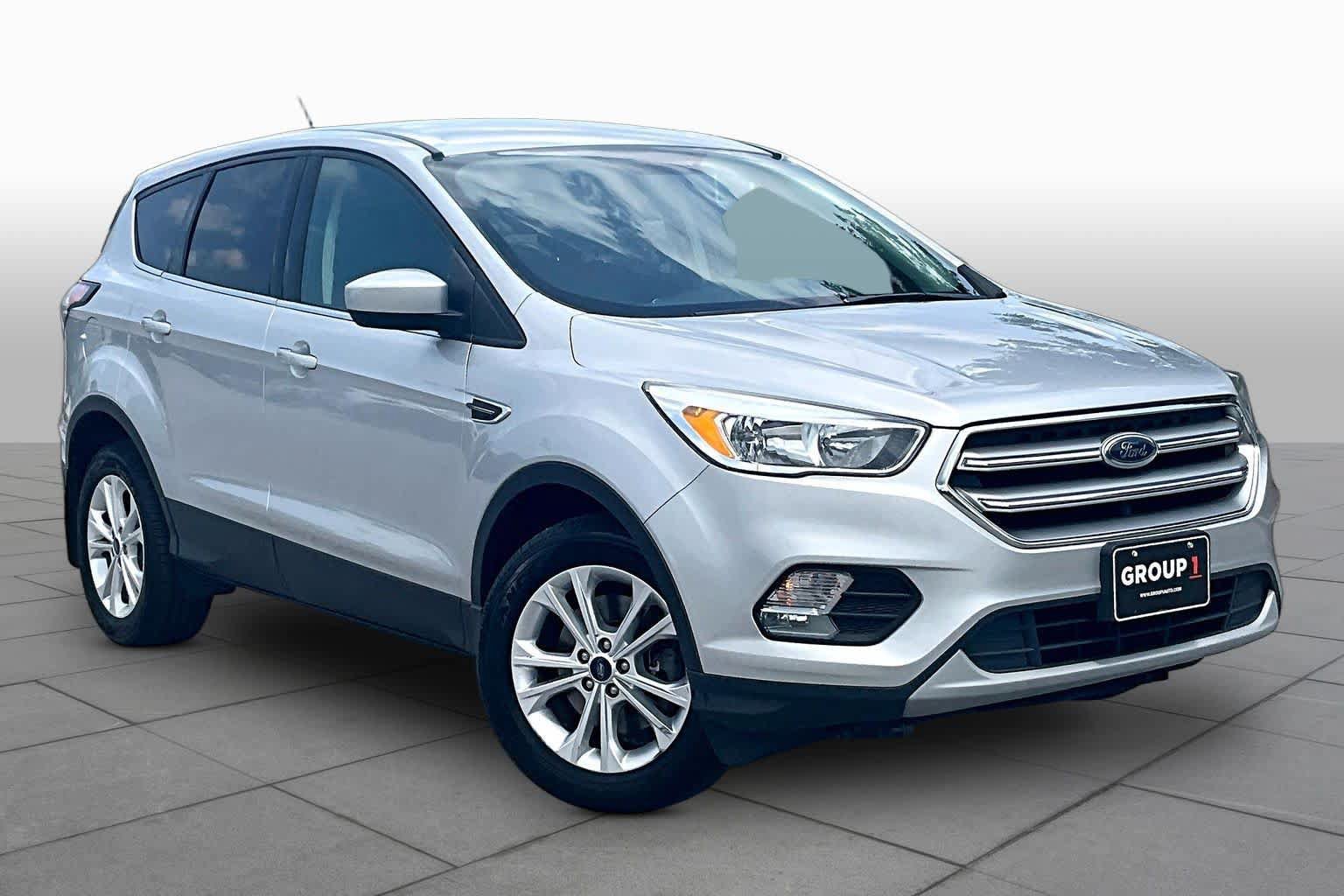 Used 2017 Ford Escape SE AWD/4WD image 3