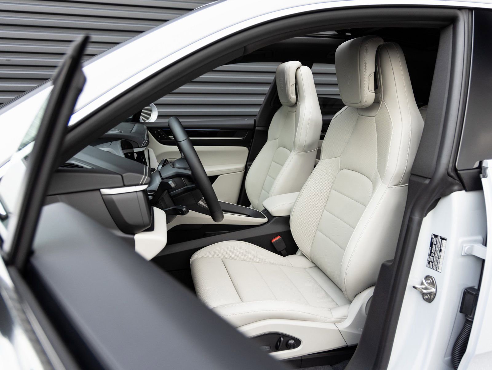 New 2025 Porsche Macan 4S Electric image 5