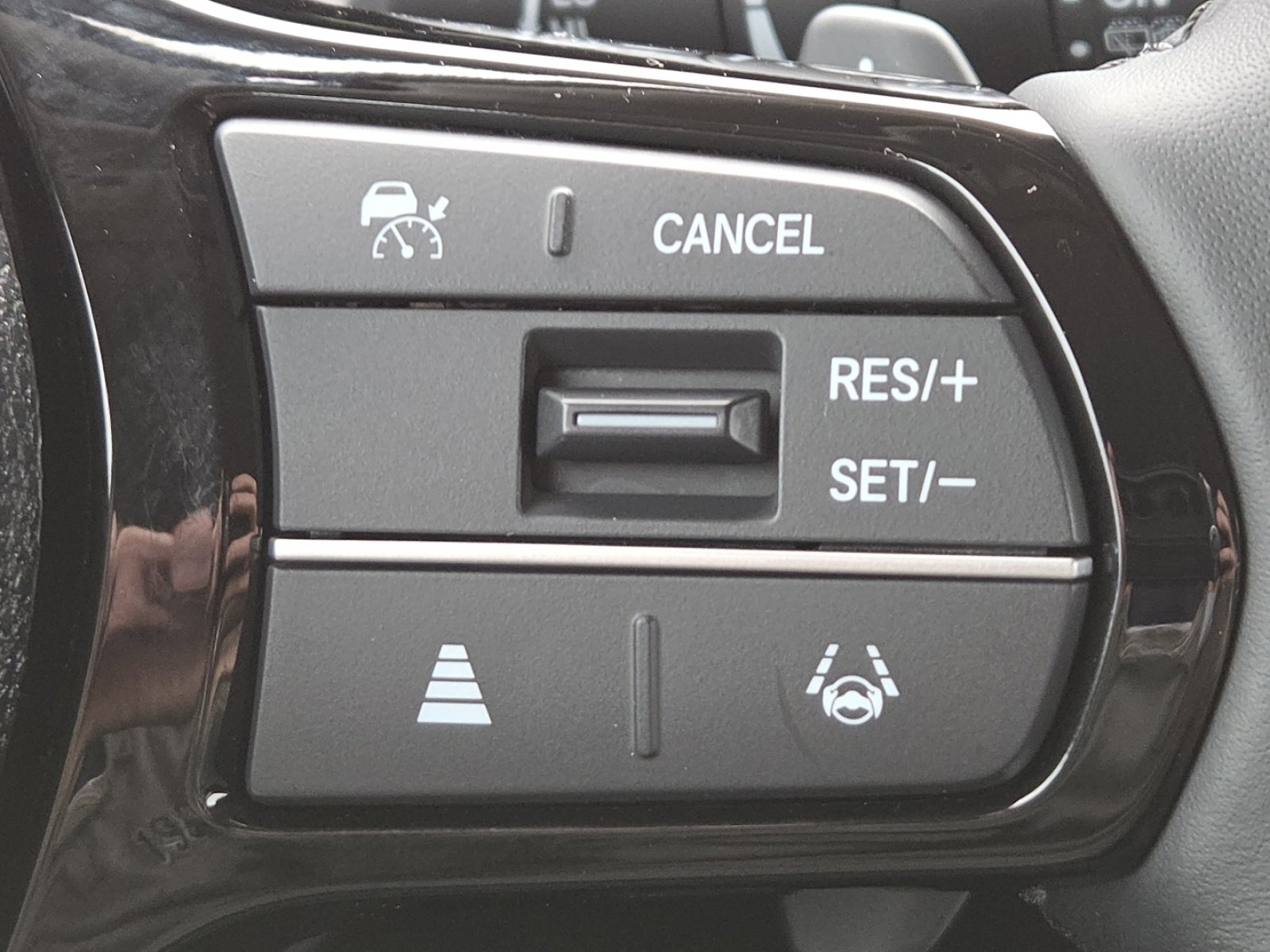 Used 2025 Honda Pilot EX-L image 8
